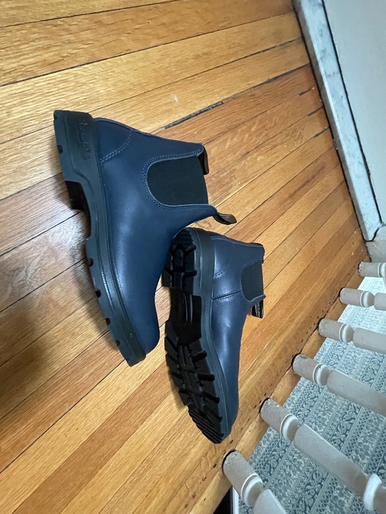 Blundstones navy men’s US 9 new